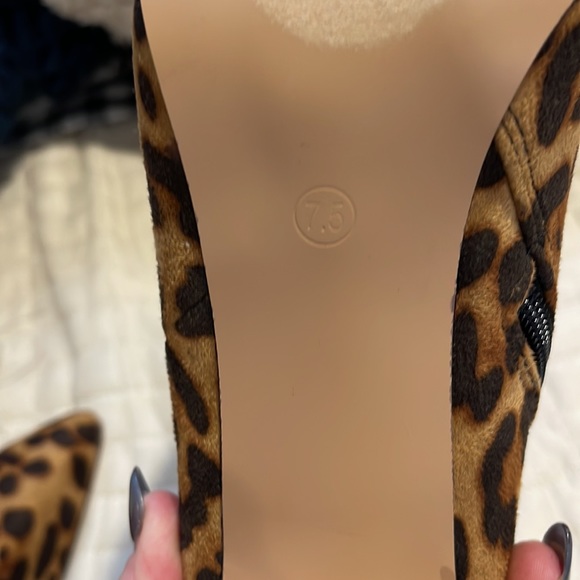 Cheetah print heeled booties - Picture 4 of 6